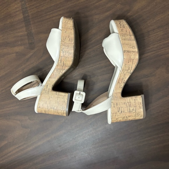 Journees collection platform ankle strap cream sandal 7 - Picture 2 of 11